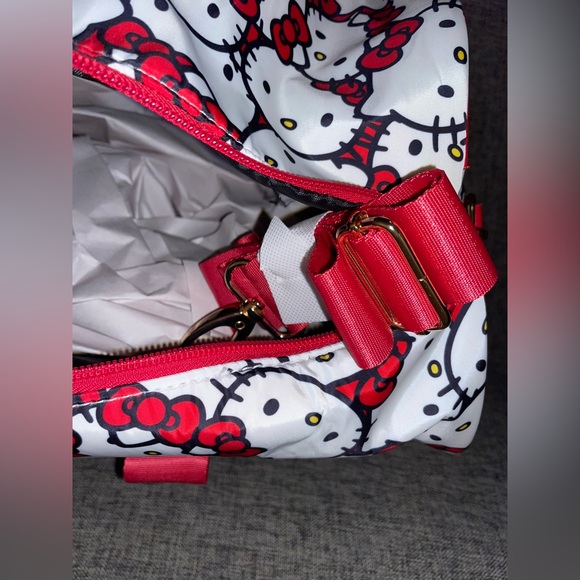 Holiday SALE ๐ 24HR DROP โฌ๏ธ Hello Kitty Weekender AOP Duffle Bag - Picture 4 of 4